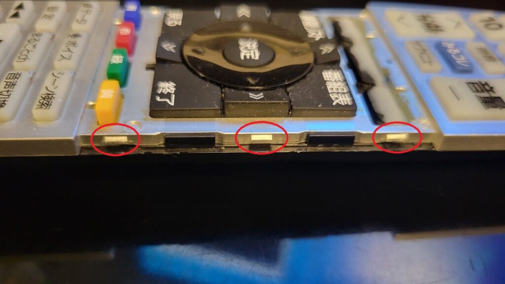 DIY】レグザのリモコン(CT-90487)が効かない？分解掃除で直す手順を解説